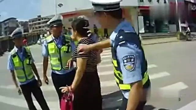 漫漫執(zhí)法路，誰來保駕和護航？